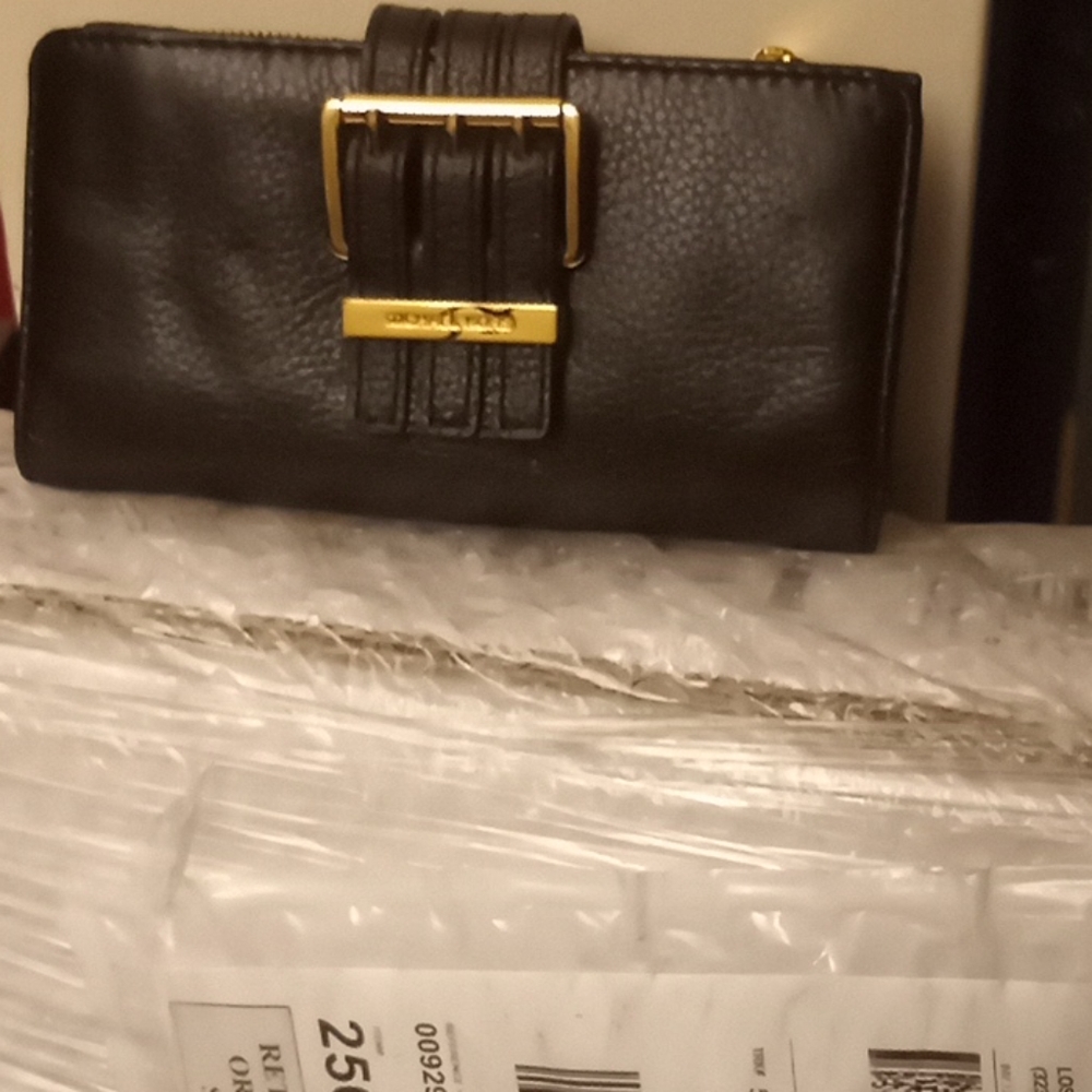 Blk Michael Kors leather wallet OS
